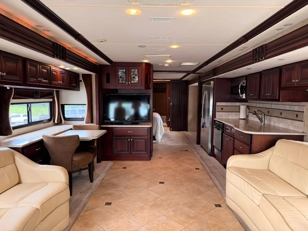 Used 2010 Black Fleetwood 42T image 21