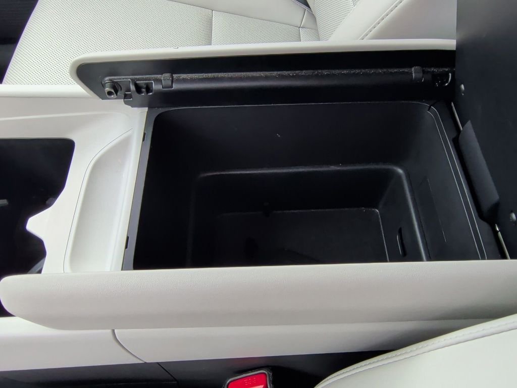 Used 2026 White Hyundai SEL image 27