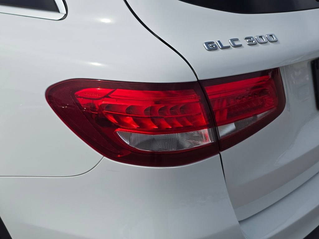 Used 2018 White Mercedes-Benz GLC 300 image 14