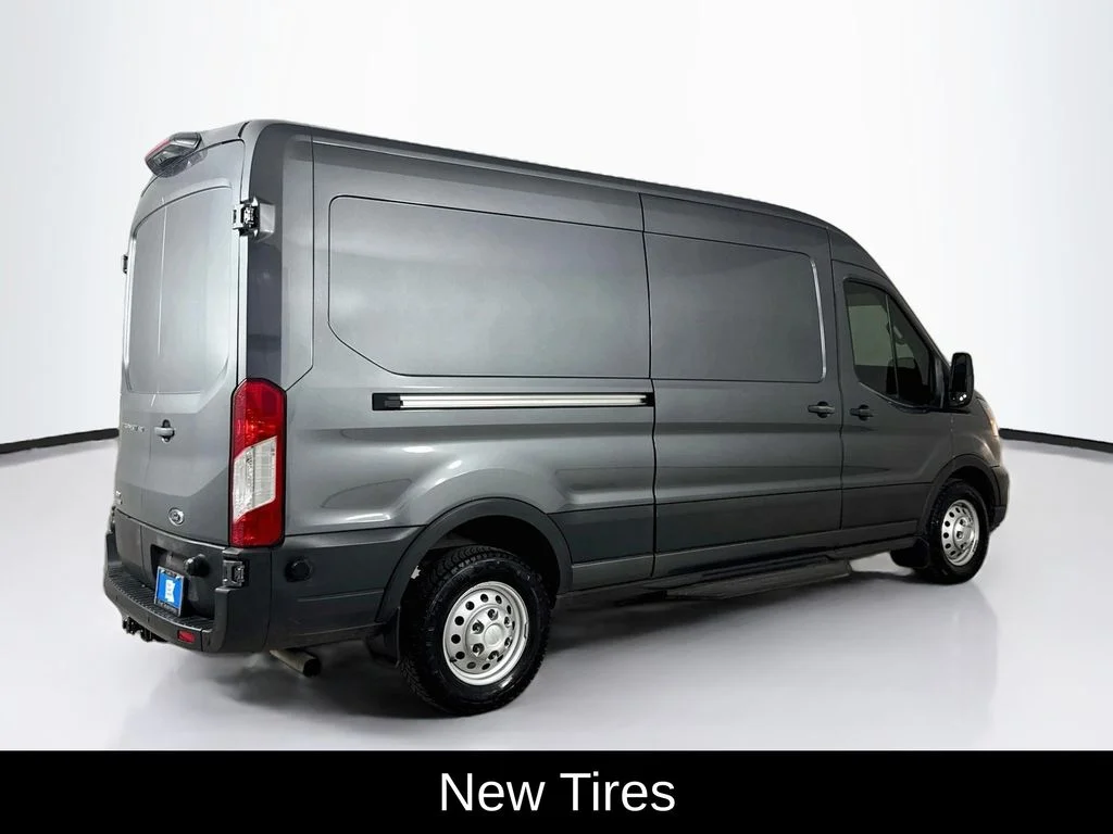 Used 2024 Gray Metallic Ford Base image 8