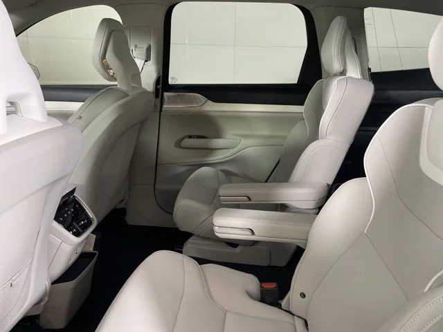 2025 Volvo EX90 Ultra - Photo 32