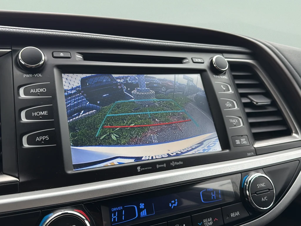 Used 2017 Blizzard Pearl Toyota XLE image 9