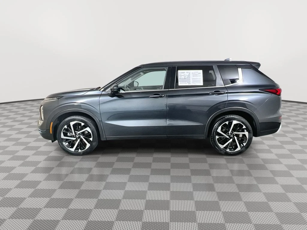 Used 2024 Gray Mitsubishi SE image 5