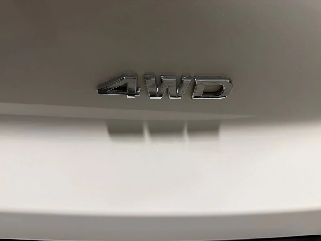 Used 2025 Glacier White Nissan SV image 9