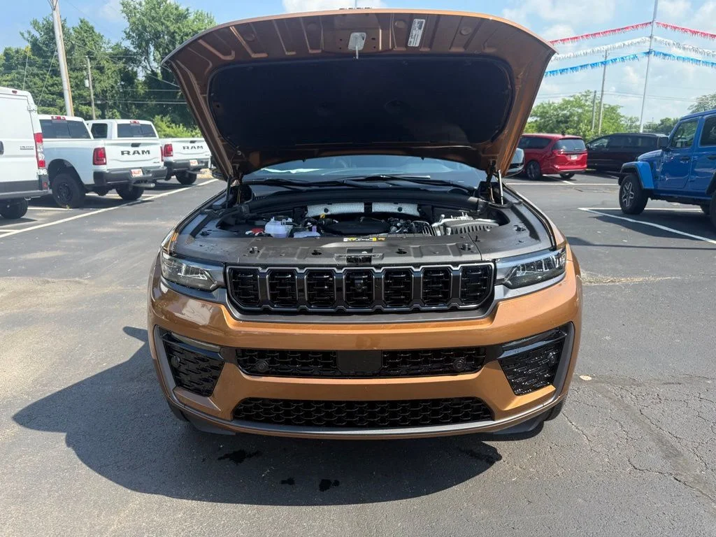 New 2026 Copper Shino Metallic Clear-Coat Exterior Paint Jeep Limited Reserve image 62