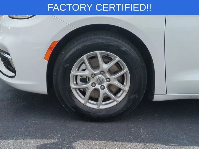 Used 2023 White Chrysler Touring L image 10