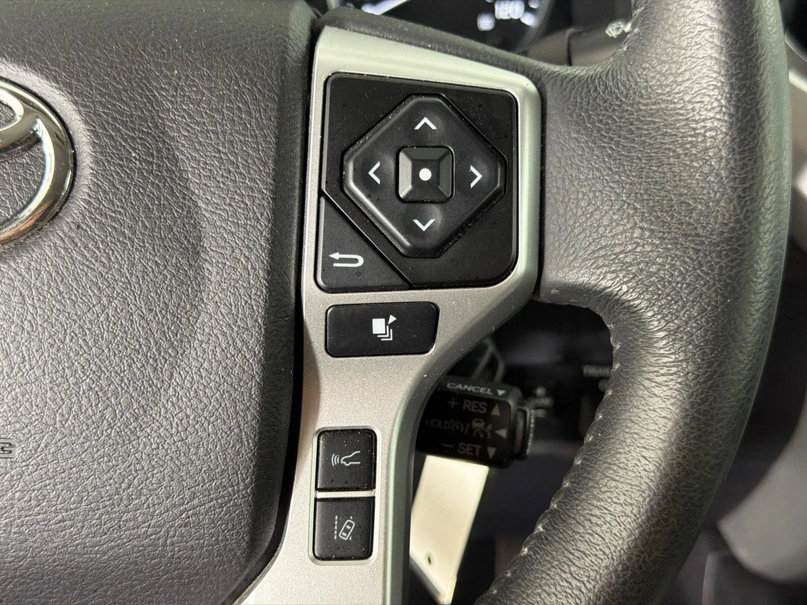 Used 2021 Super White Toyota SR5 image 25