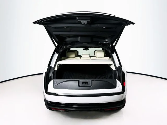 Used 2025 White Land Rover Autobiography image 6