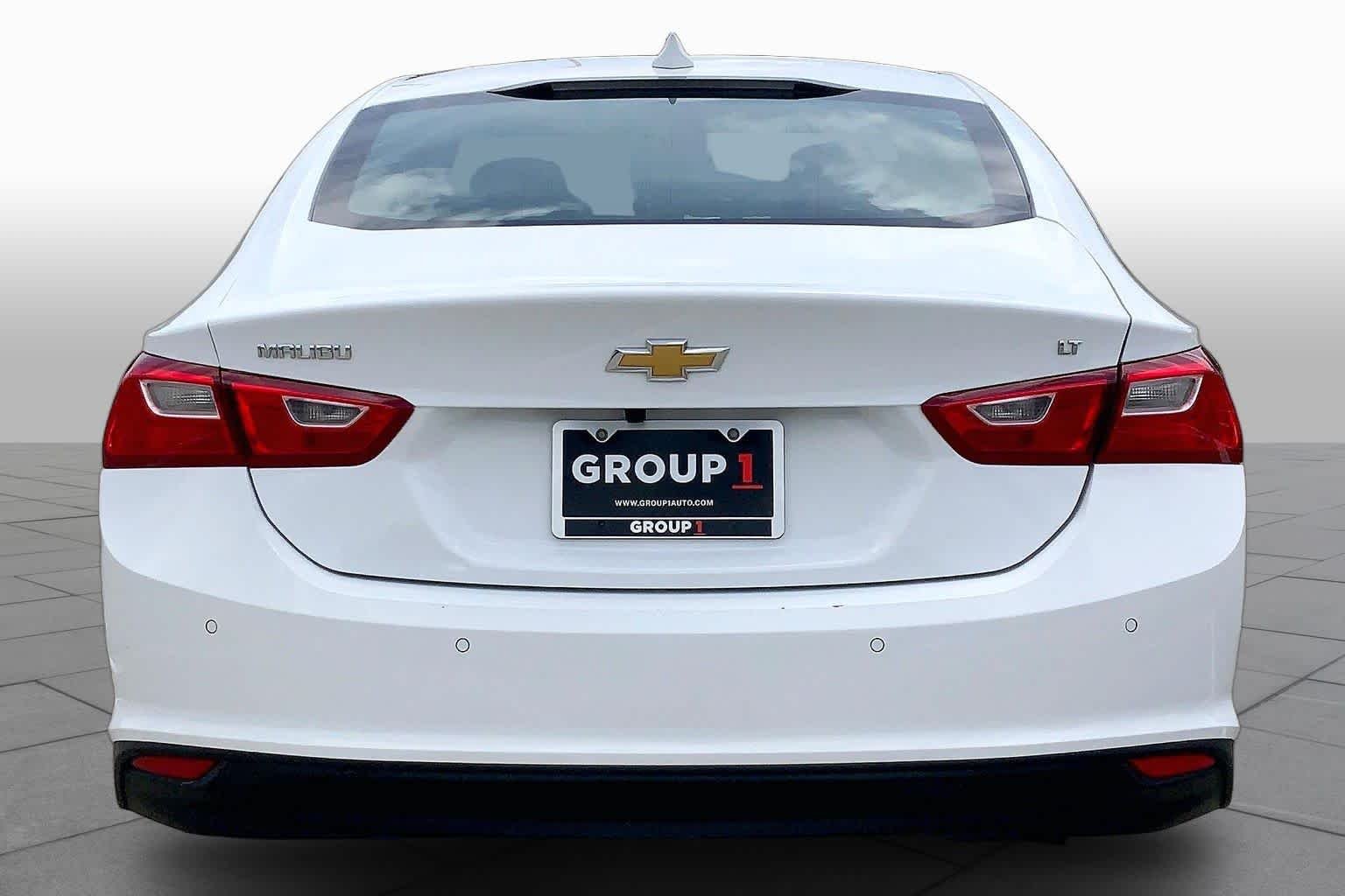 Used 2024 Summit White Chevrolet LT image 5