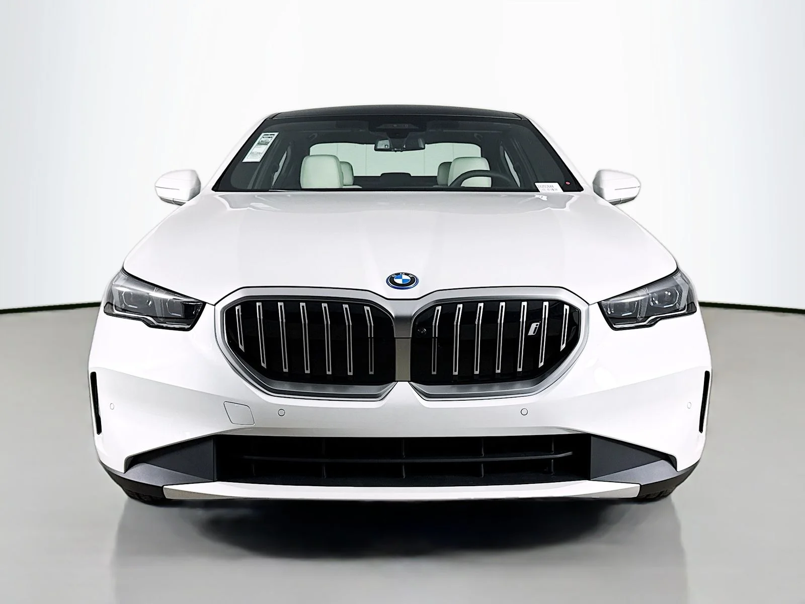 New 2026 Mineral White Metallic BMW eDrive40 image 2