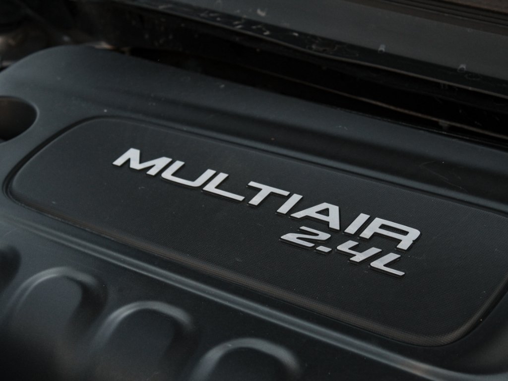 Used 2018 Billet Silver Metallic Clearcoat Jeep Trailhawk image 33