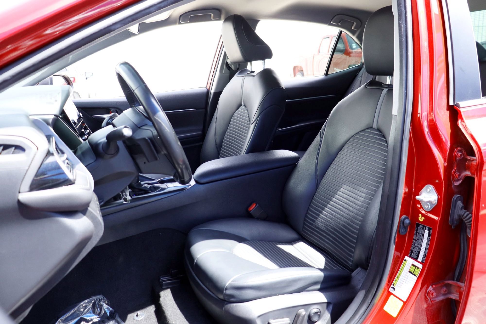 2022 Toyota Camry SE - Photo 11