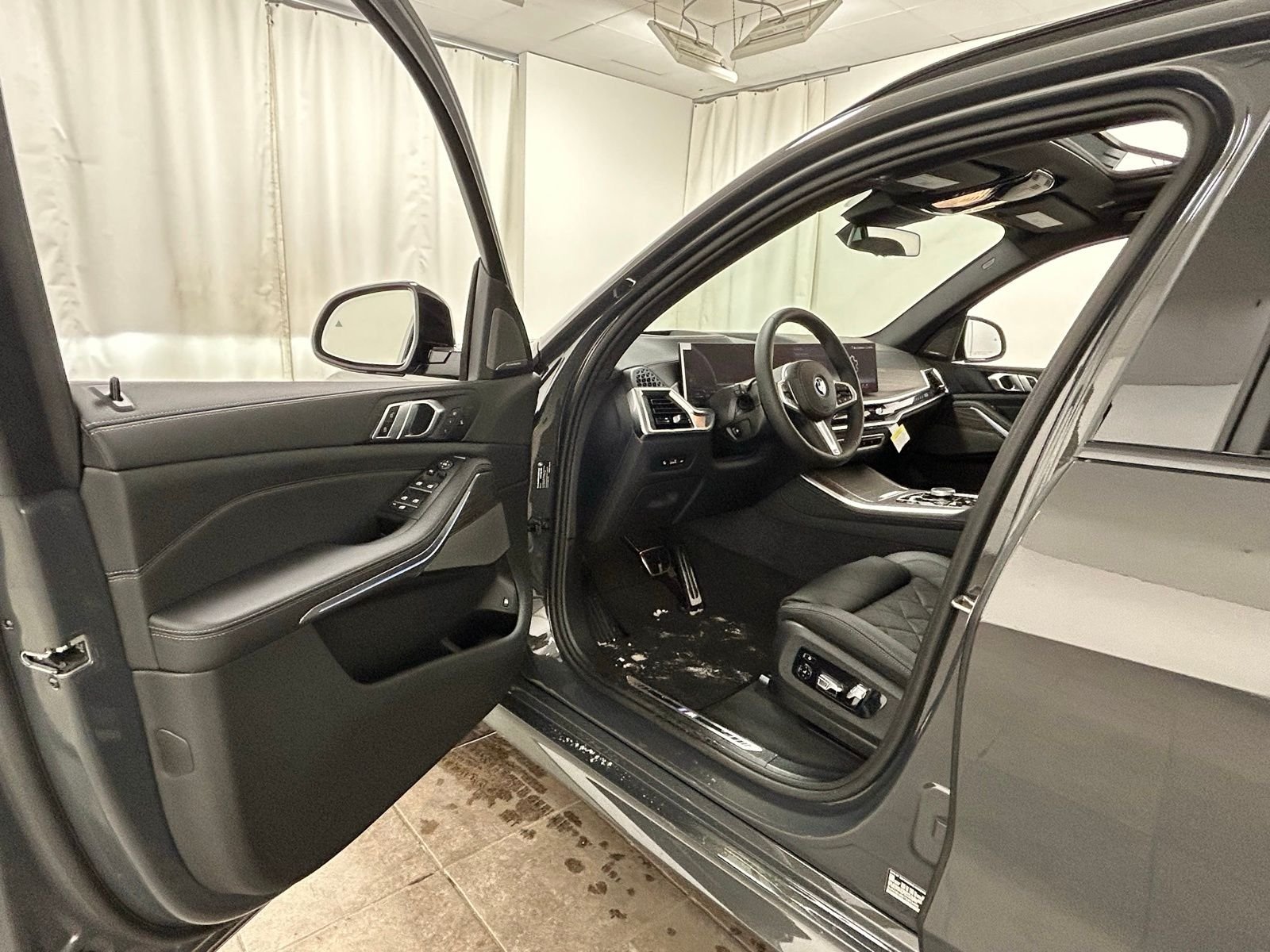 New 2026 Dravit Gray Metallic BMW xDrive50e image 24