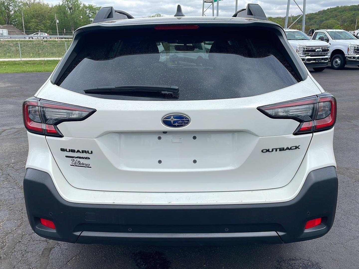 Used 2025 Crystal White Pearl Subaru Onyx Edition image 4