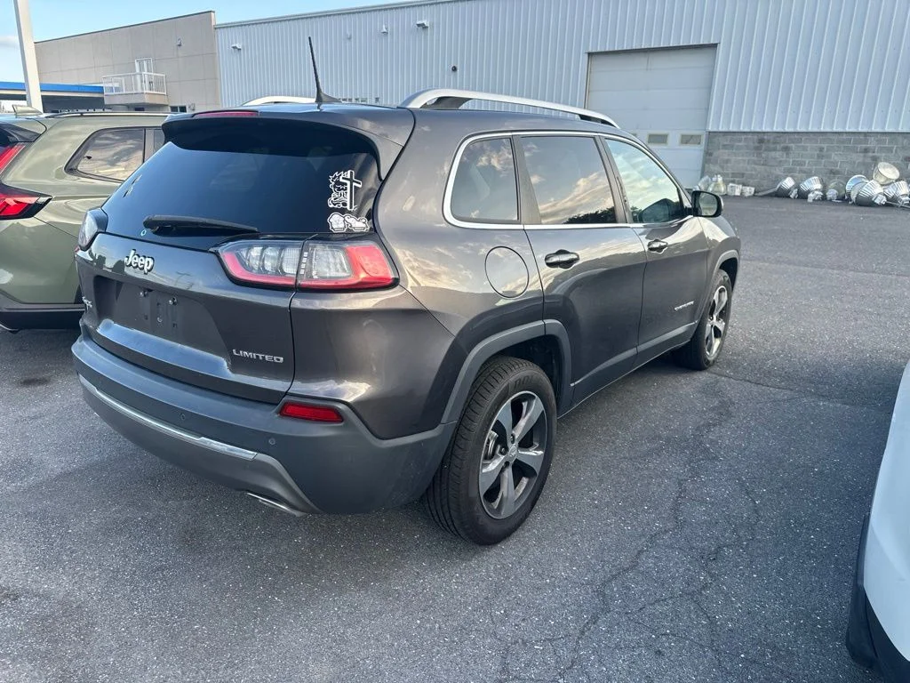 Used 2019 Crystal Metallic Jeep Limited image 4