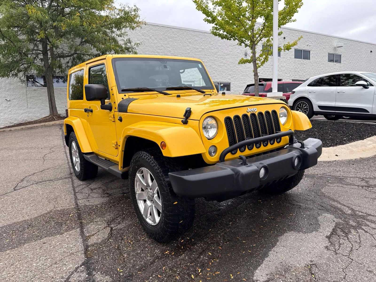 Used 2015 Baja Yellow Clearcoat Jeep Sahara image 11
