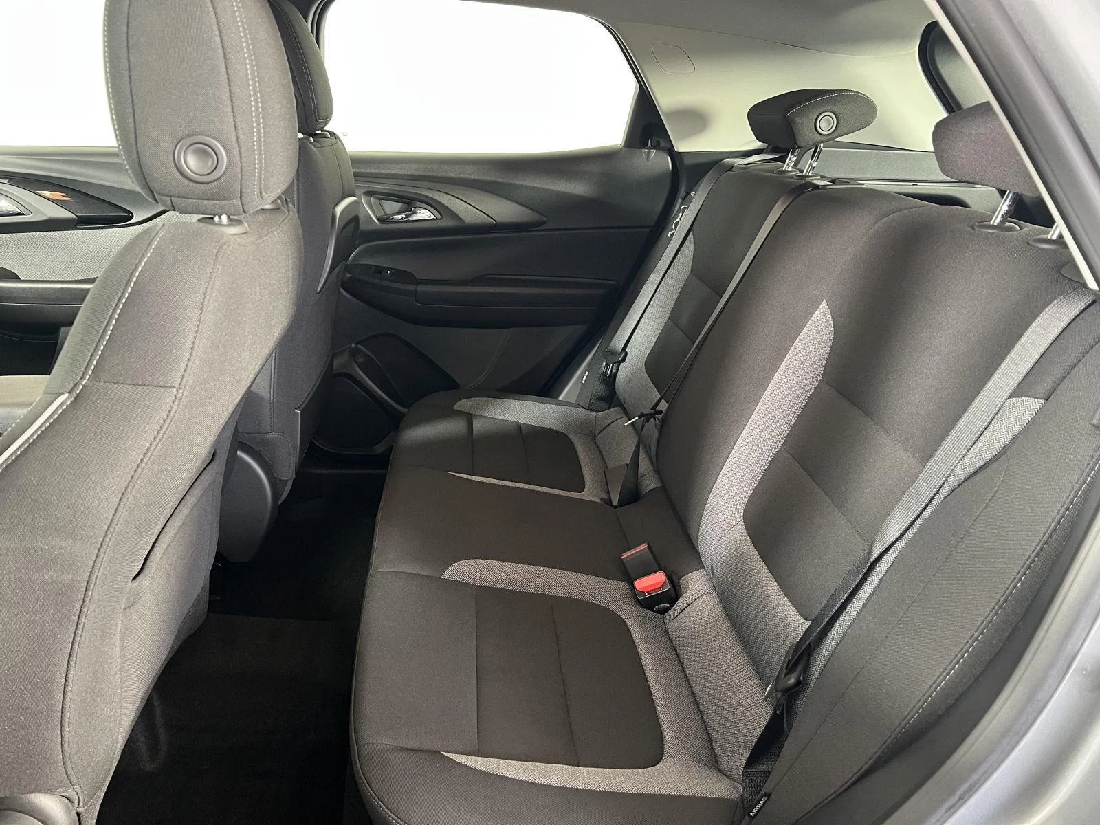 Used 2023 STERLING GRAY METALLIC Chevrolet LS image 17