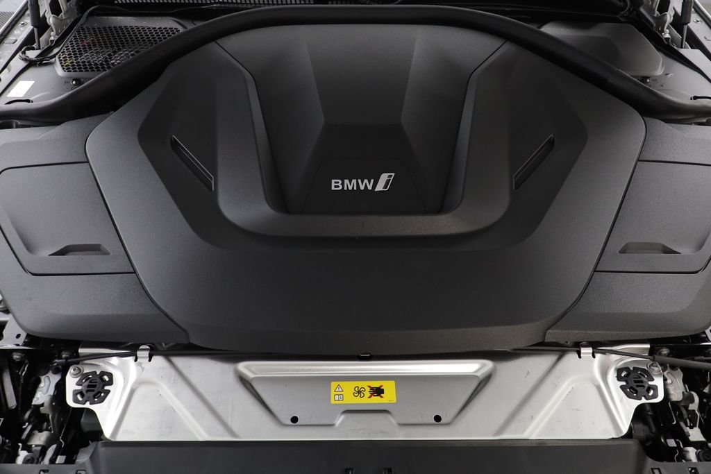 New 2026 Mineral White Metallic BMW xDrive40 image 25