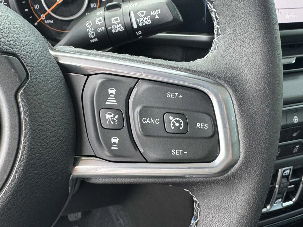 2025 Jeep Wrangler 4-Door Sahara - Photo 24
