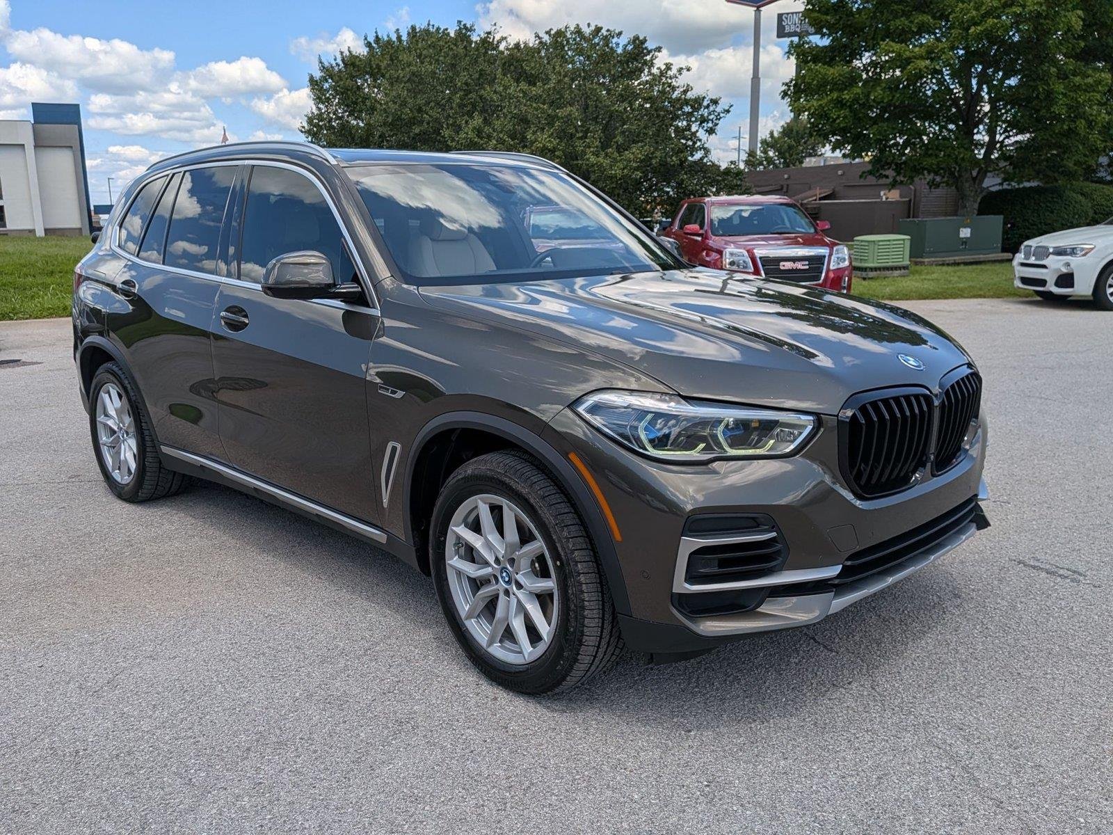 Used 2022 Manhattan Green Metallic BMW xDrive45e image 7