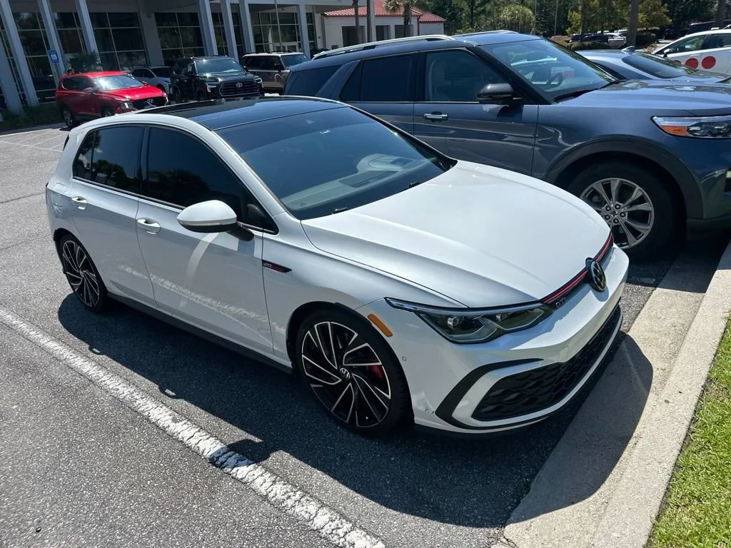 Used 2022 White Volkswagen Autobahn image 1