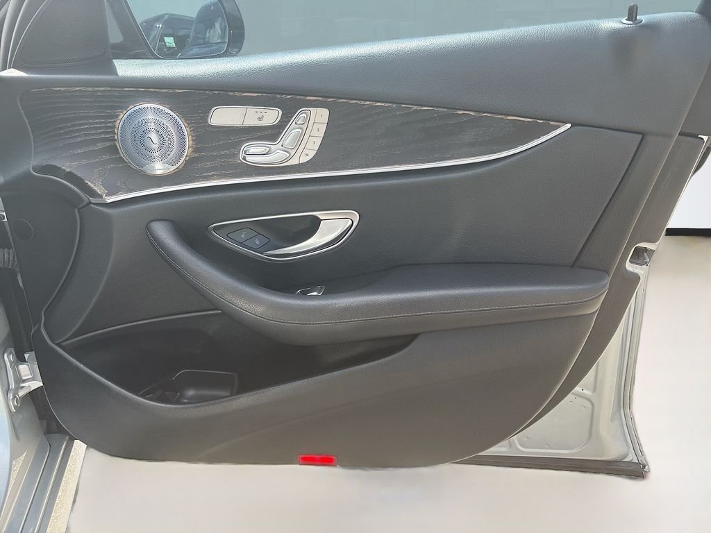 Used 2018  Mercedes-Benz E 300 image 20