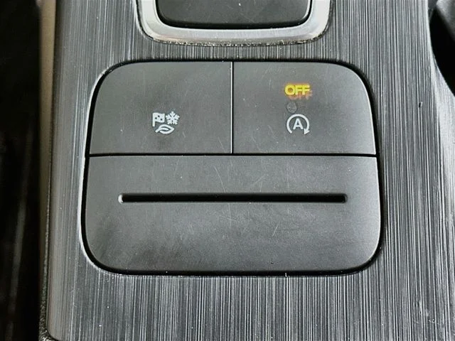 Used 2022 Gray Ford SE image 18