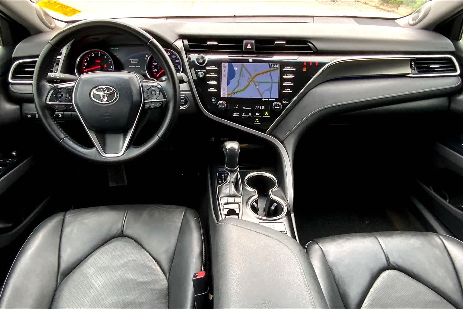 Used 2018 Wind Chill Pearl Toyota XSE V6 image 14