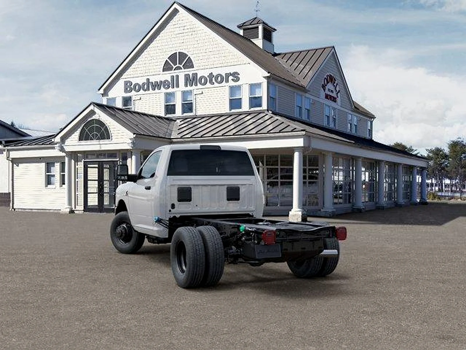 New 2026 Bright White Clear-Coat Exterior Paint RAM Tradesman 4WD Reg Cab 60" CA 143.5" WB image 3