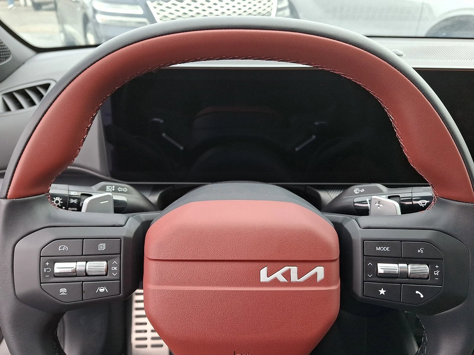 2025 Kia K4 GT-Line Turbo - Photo 11