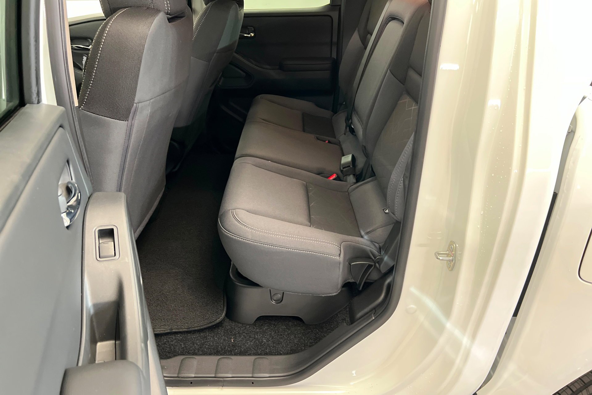 New 2026 Glacier White Nissan Crew Cab SV image 22