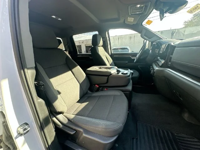 Used 2025 White Chevrolet LT image 32