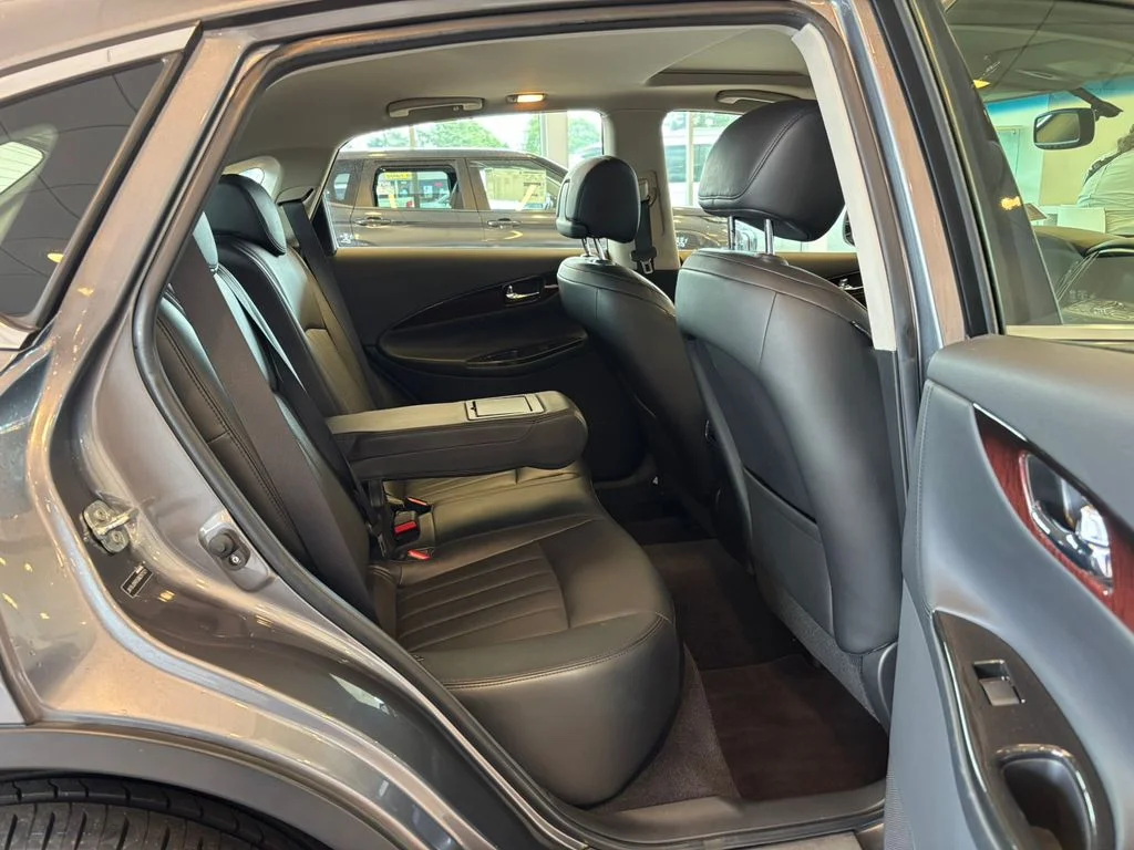 Used 2016 Gray INFINITI Base image 29