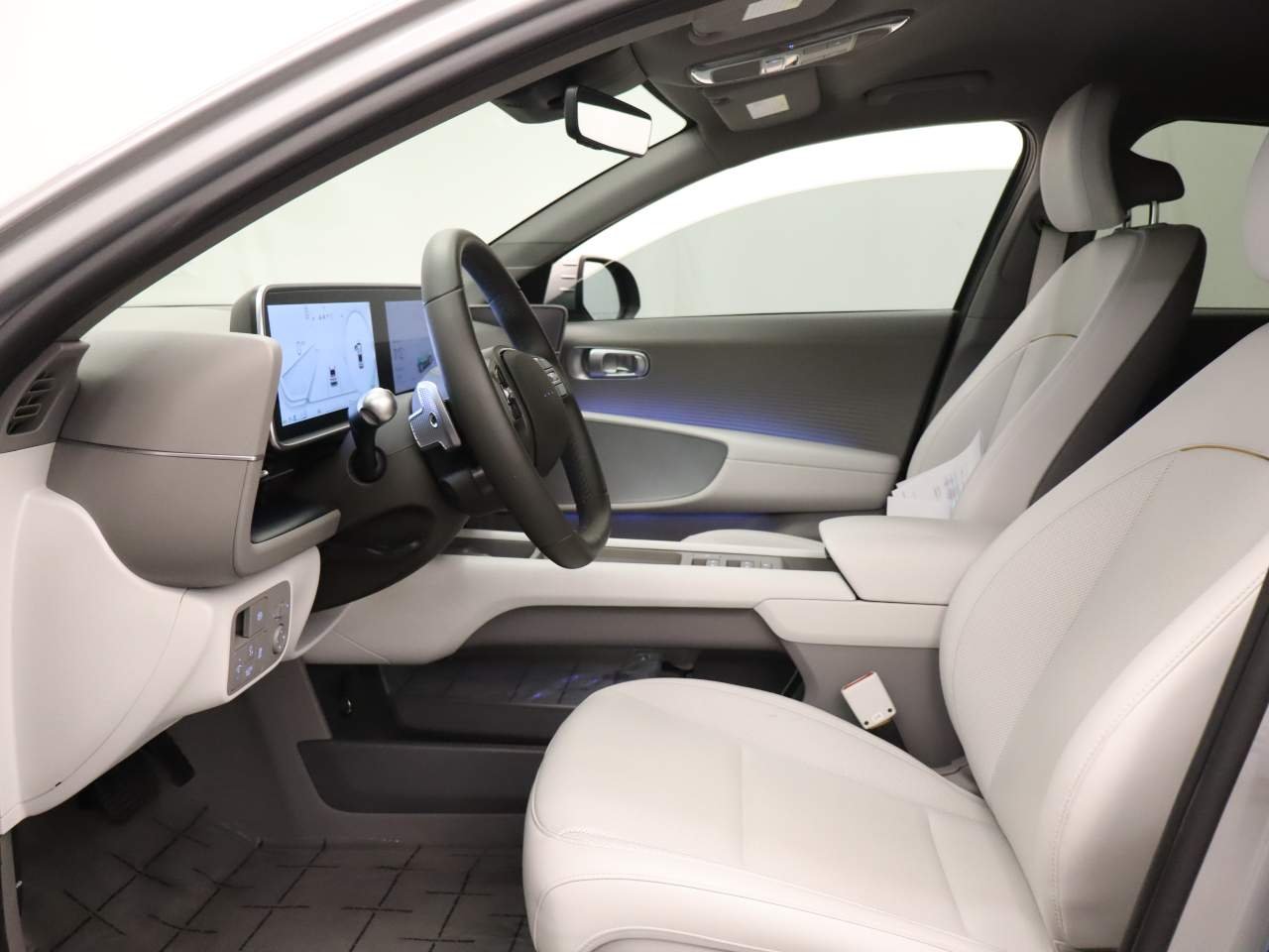 Certified Used 2025 Curated Silver Metallic Hyundai SEL image 17