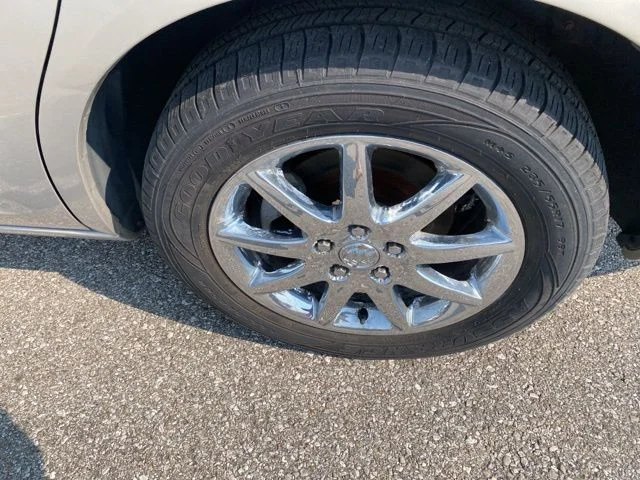 Used 2008 Gold Buick CXL image 31