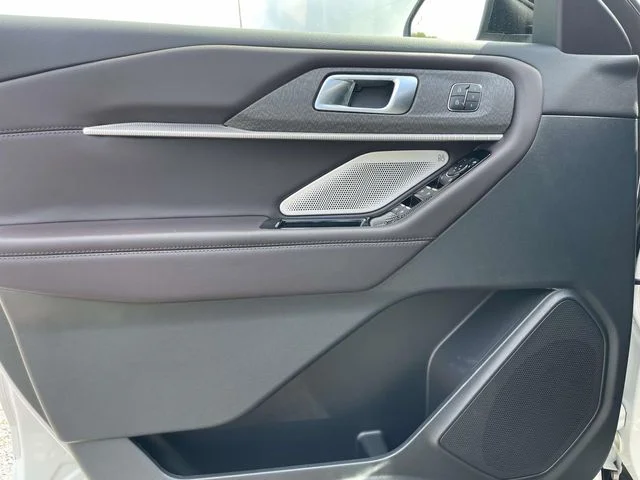 New 2026 White Ford Platinum image 13