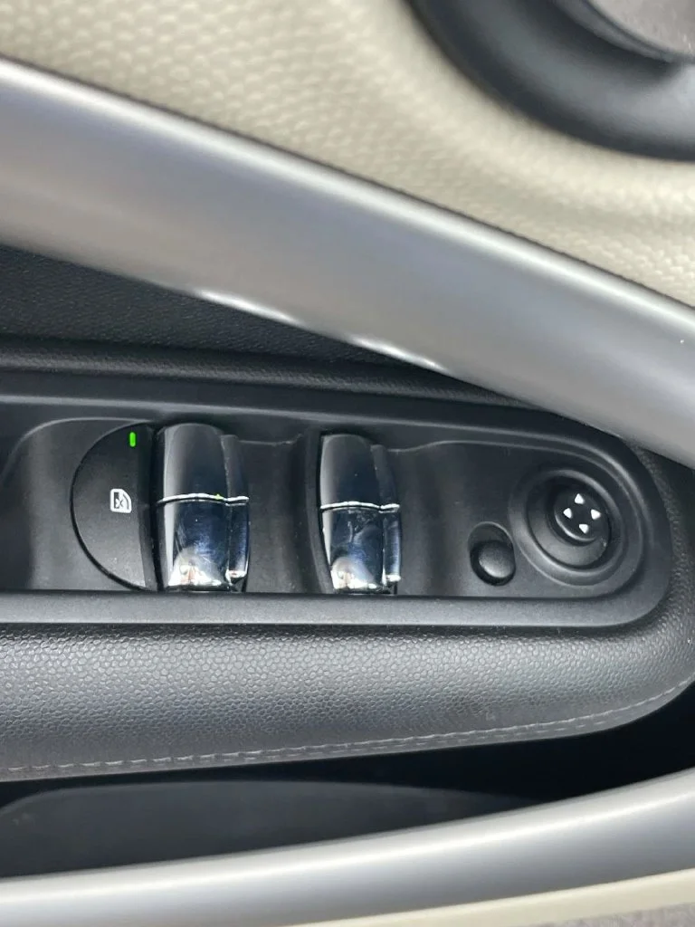 Used 2013 Blue MINI Base image 16
