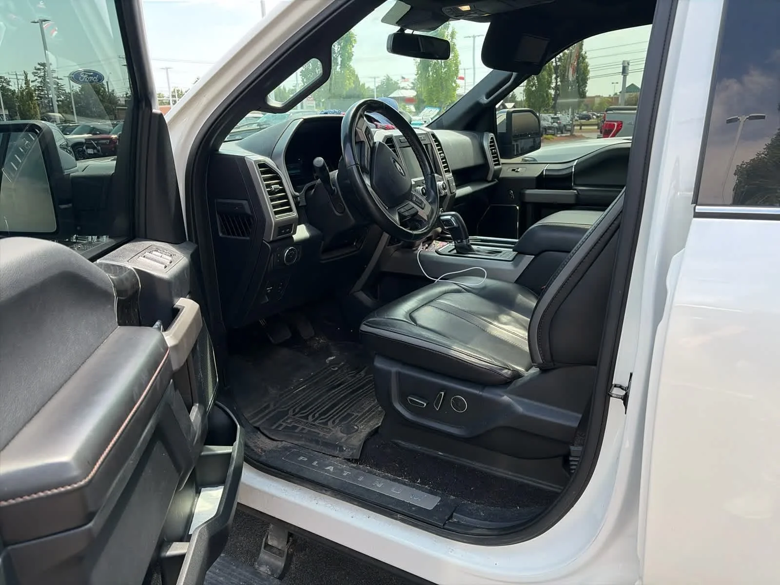 Used 2019 White Platinum Metallic Tri-Coat Ford Platinum image 6