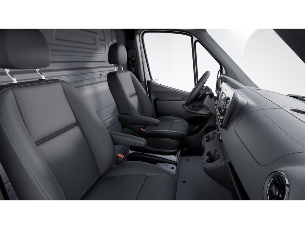 New 2026  Mercedes-Benz Cargo 170 WB image 4