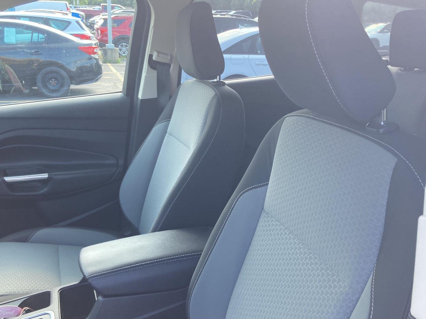 Used 2019 Magnetic Ford SE image 15