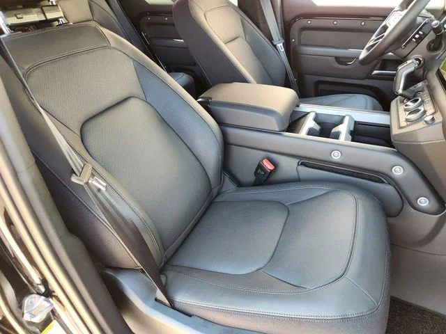 2025 Land Rover Defender V8 - Photo 10