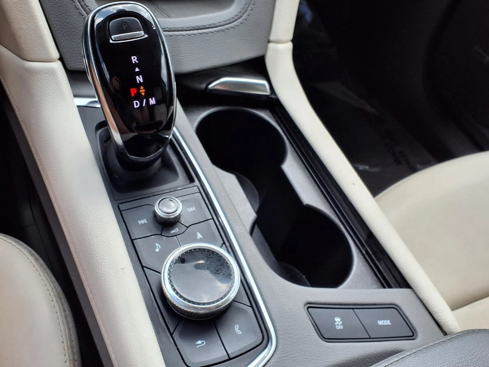 Used 2023 Crystal White Tricoat Cadillac FWD Premium Luxury image 9