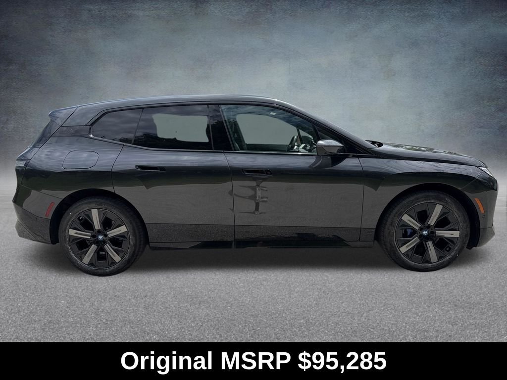 Used 2025 Gray BMW xDrive50 image 7
