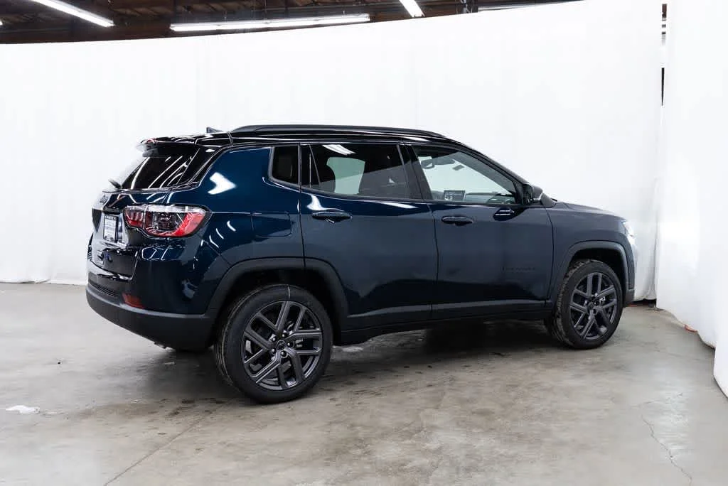 New 2026 Fathom Blue Pearl-Coat Exterior Paint Jeep Limited Altitude image 6
