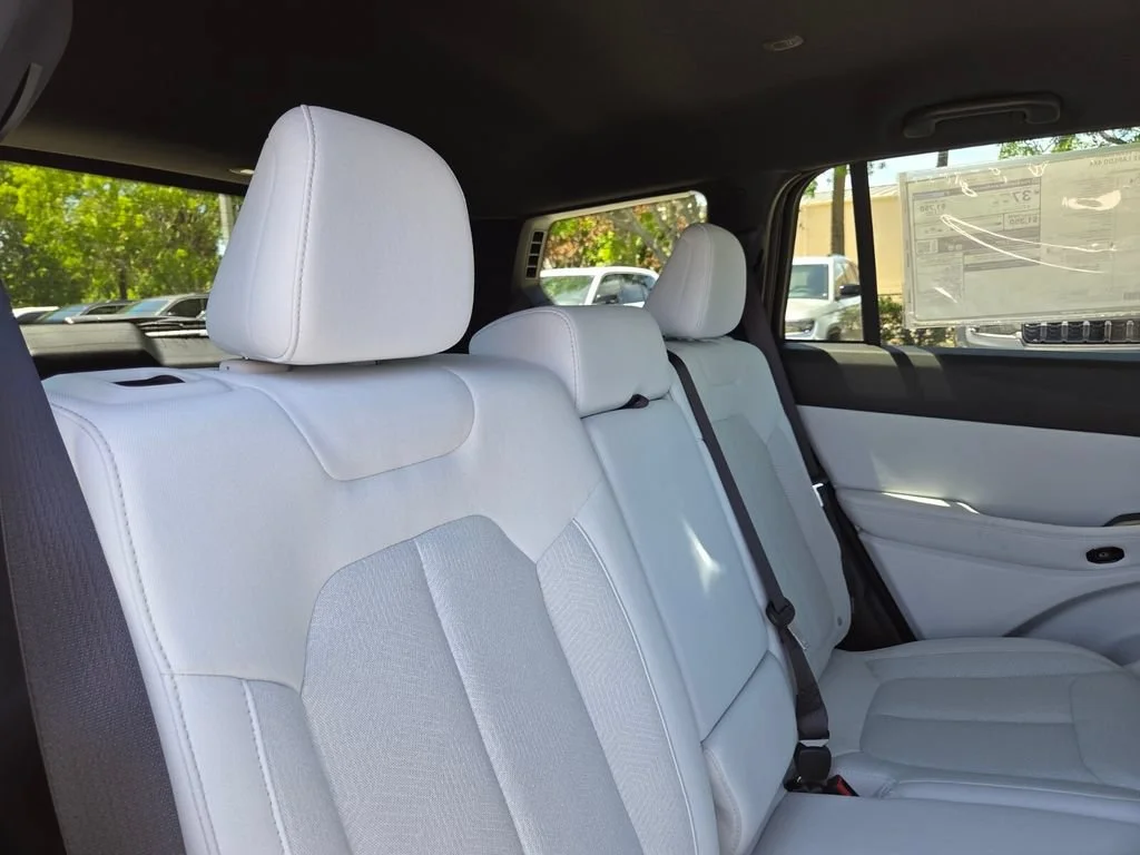 New 2026 Diamond Black Crystal Pearlcoat Jeep Laredo image 19