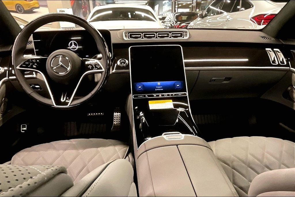New 2026 MANUFAKTUR Moonlight White Magno Mercedes-Benz S 580 image 5