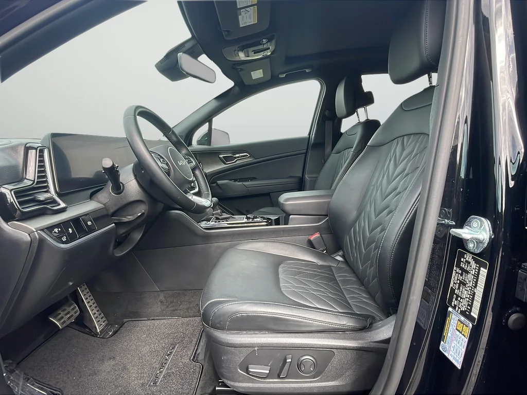 Used 2023 Black Kia X-Pro Prestige image 10