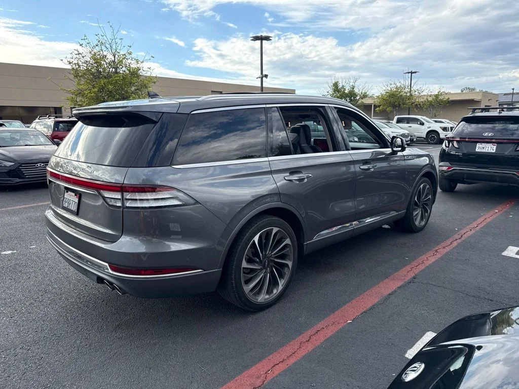 Used 2022 Gray Lincoln Reserve image 3