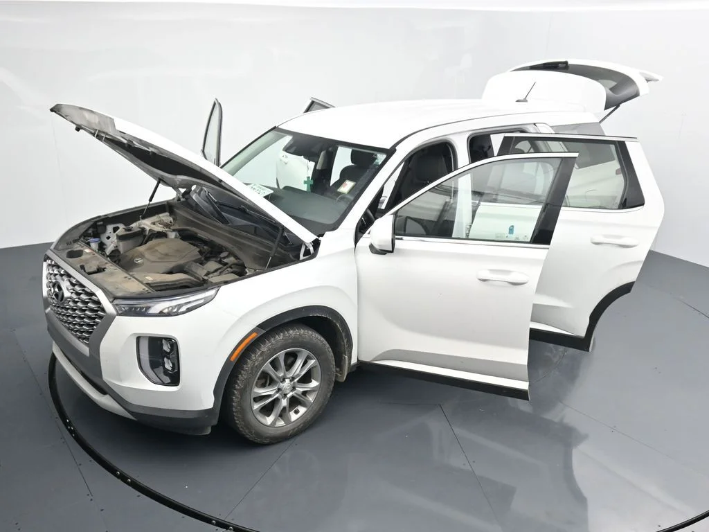 Used 2021 White Hyundai SE image 26