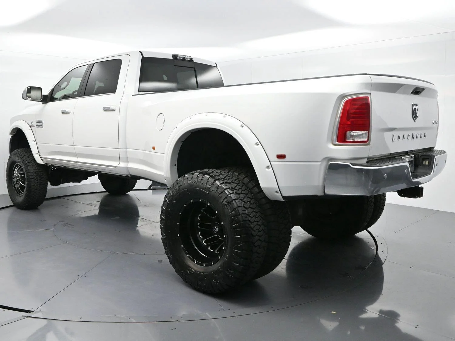 Used 2018 Bright White Clearcoat Ram Laramie Longhorn image 5